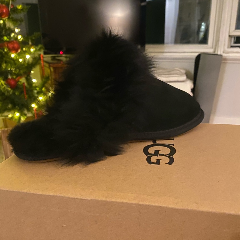 🆕 Black UGG Scuff Slippers